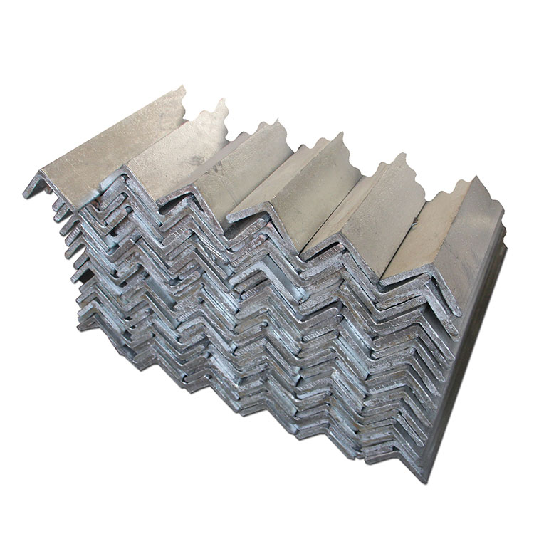100bfe22-6dd2-47b0-b45f-aead6bcad1f6_chụp sản phẩm thanh thép góc mạ kẽm trên nền trắng.jpg